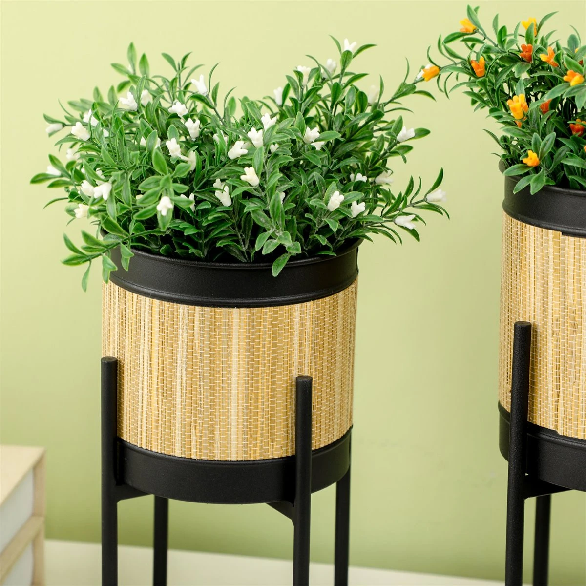 Outsunny Juego De 2 Soportes Para Plantas De Metal Cubierta De Totora Soportes Para Macetas Maceteros Redondos Para Salón Cocina Dormitorio Ø16x30 Cm Y Ø14x25,5 Cm Negro 7 Outsunny Juego De 2 Soportes Para Plantas De Metal Cubierta De Totora Soportes Para Macetas Maceteros Redondos Para Salón Cocina Dormitorio Ø16x30 Cm Y Ø14x25,5 Cm Negro - Imagen 7